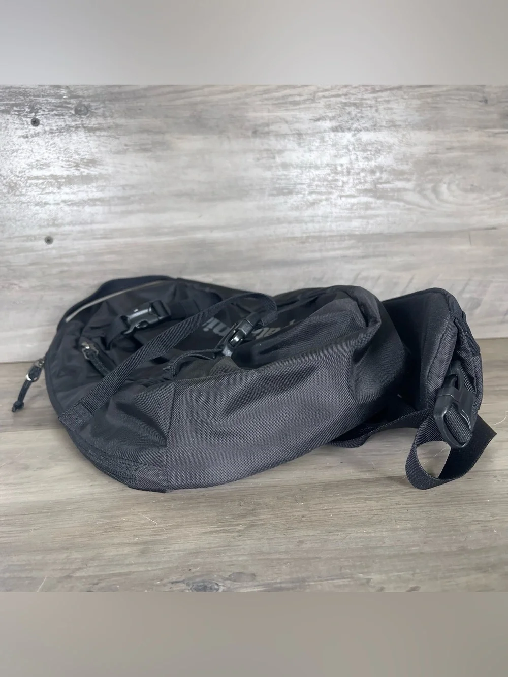 Patagonia Black Atom Sling Bag 8L Mini Padded Pocket Backpack Travel Hiking
